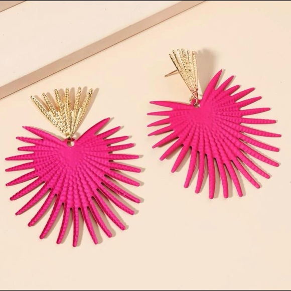 SOLD ✨ Large Heart Goddess Earrings - Picture 2 of 3